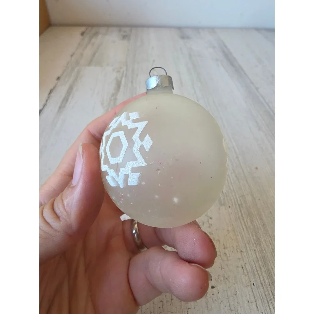 Vintage coby White frosted matte stencil snowflake ball ornament Xmas tree
